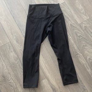 lululemon Wunder Under Crops - Size 6
